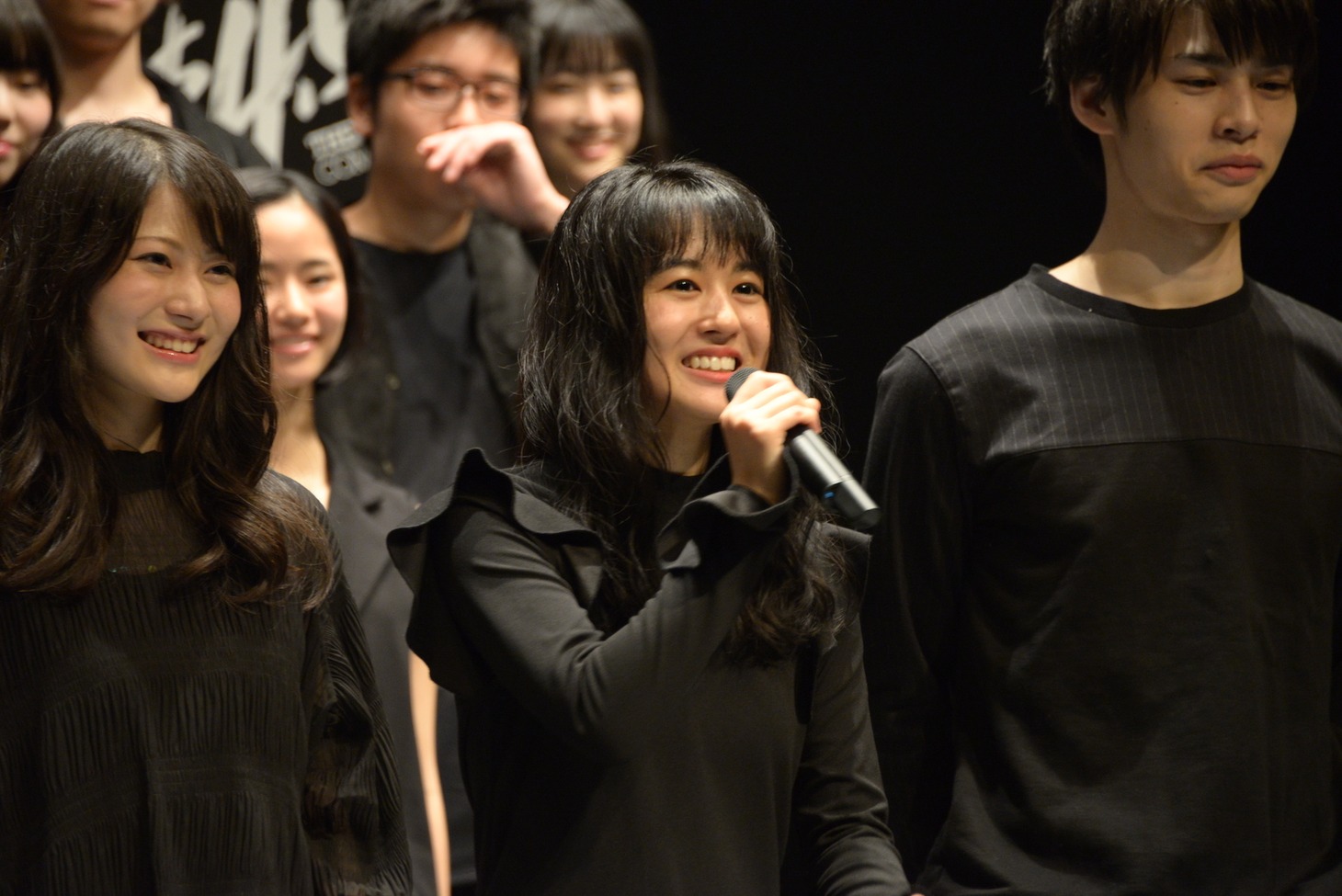 左から菅原麻由佳、岡田穂乃佳、青木遼。