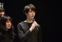 左から岡田穂乃佳、青木遼。