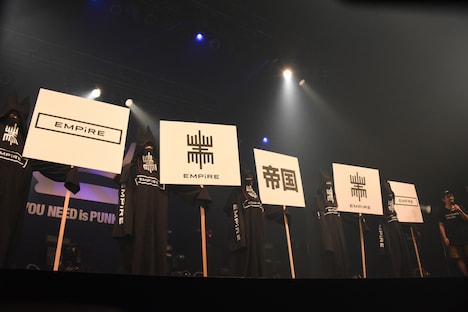 初めて人前に姿を現したEMPiRE。