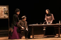 シス・カンパニー公演 KERA meets CHEKHOV Vol.3 / 4「ワーニャ伯父さん」より。（撮影：加藤孝）