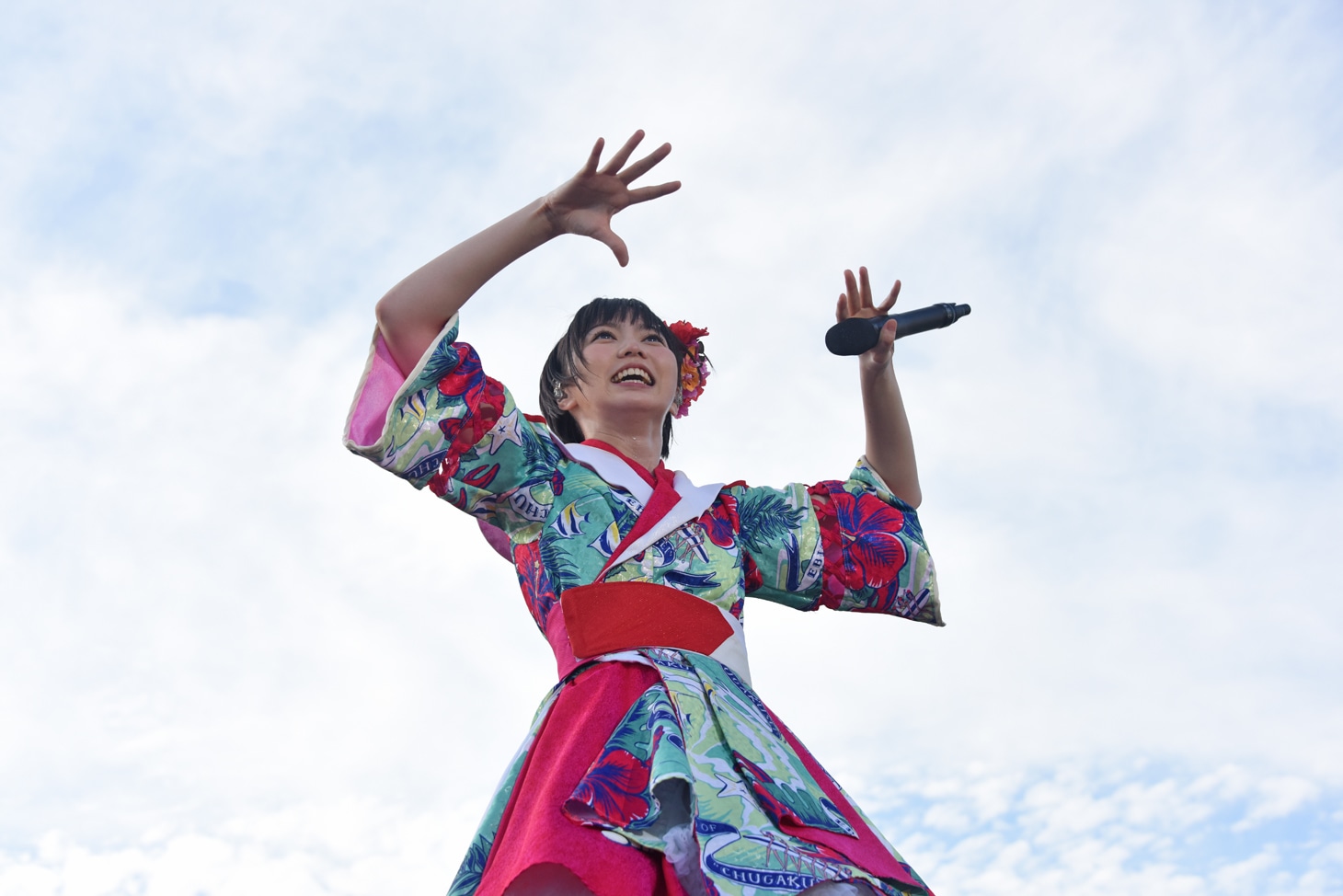 安本彩花