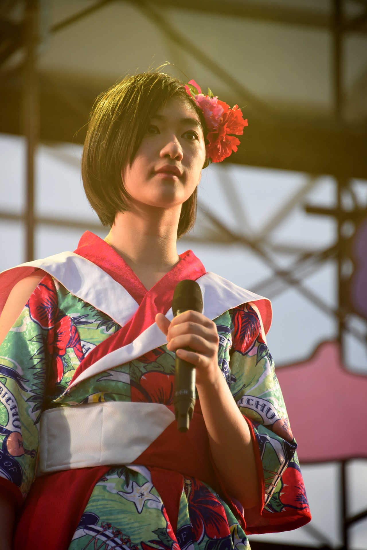 小林歌穂