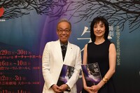 左から谷村新司、草刈民代。