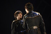 「メサイア ―悠久乃刻―」ゲネプロより、左から長江崚行演じる御池万夜、山沖勇輝演じる柚木小太郎。