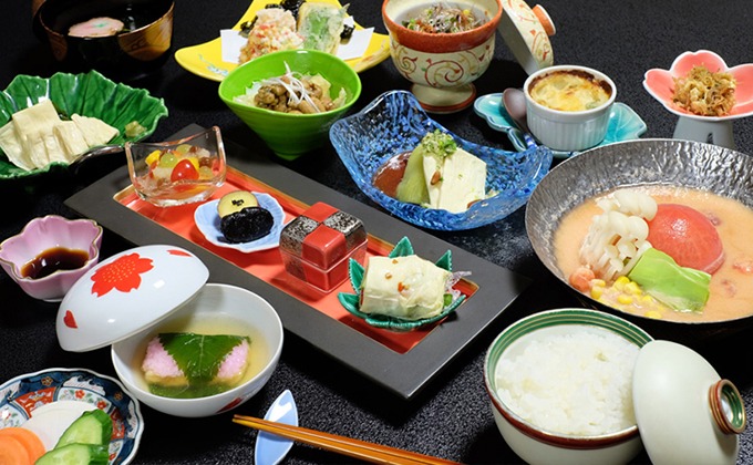 宿坊で提供される湯葉料理。