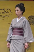 ミュージカル「『しゃばけ』弐 ～空のビードロ・畳紙～」ゲネプロより、山崎千惠子演じるお染。（撮影：鏡田伸幸）