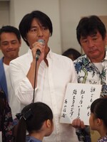 自分の好きなセリフを紹介する葛山信吾。