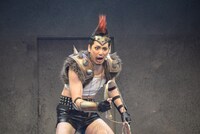 磯貝龍虎演じるザコ。