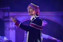 「王室教師ハイネ-THE MUSICAL-」ゲネプロより、植田圭輔演じるハイネ。