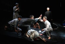 文学座9月アトリエの会「冒した者」より。（撮影：宮川舞子）