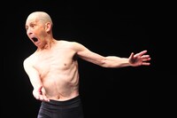 大野慶人「花と鳥」より。