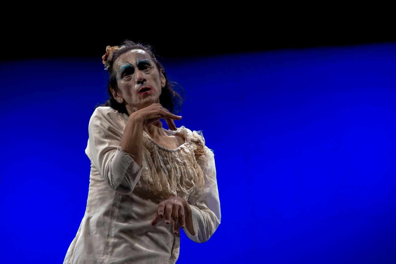 大野一雄の動きを映像から再現、川口隆夫ソロが国内4都市ツアー