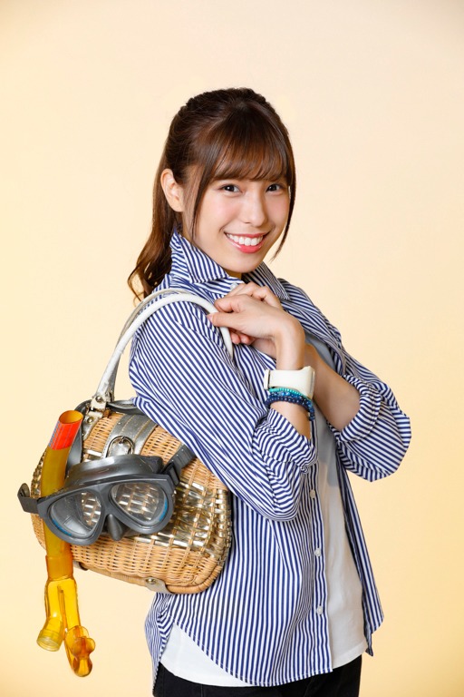 小嶋菜月演じるリョーコ。