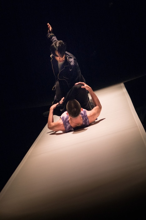 島地保武×環ROY「ありか」より。(撮影:羽鳥直志)