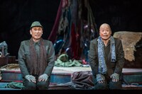 こまつ座 第119回公演「円生と志ん生」より。（撮影：谷古宇正彦）