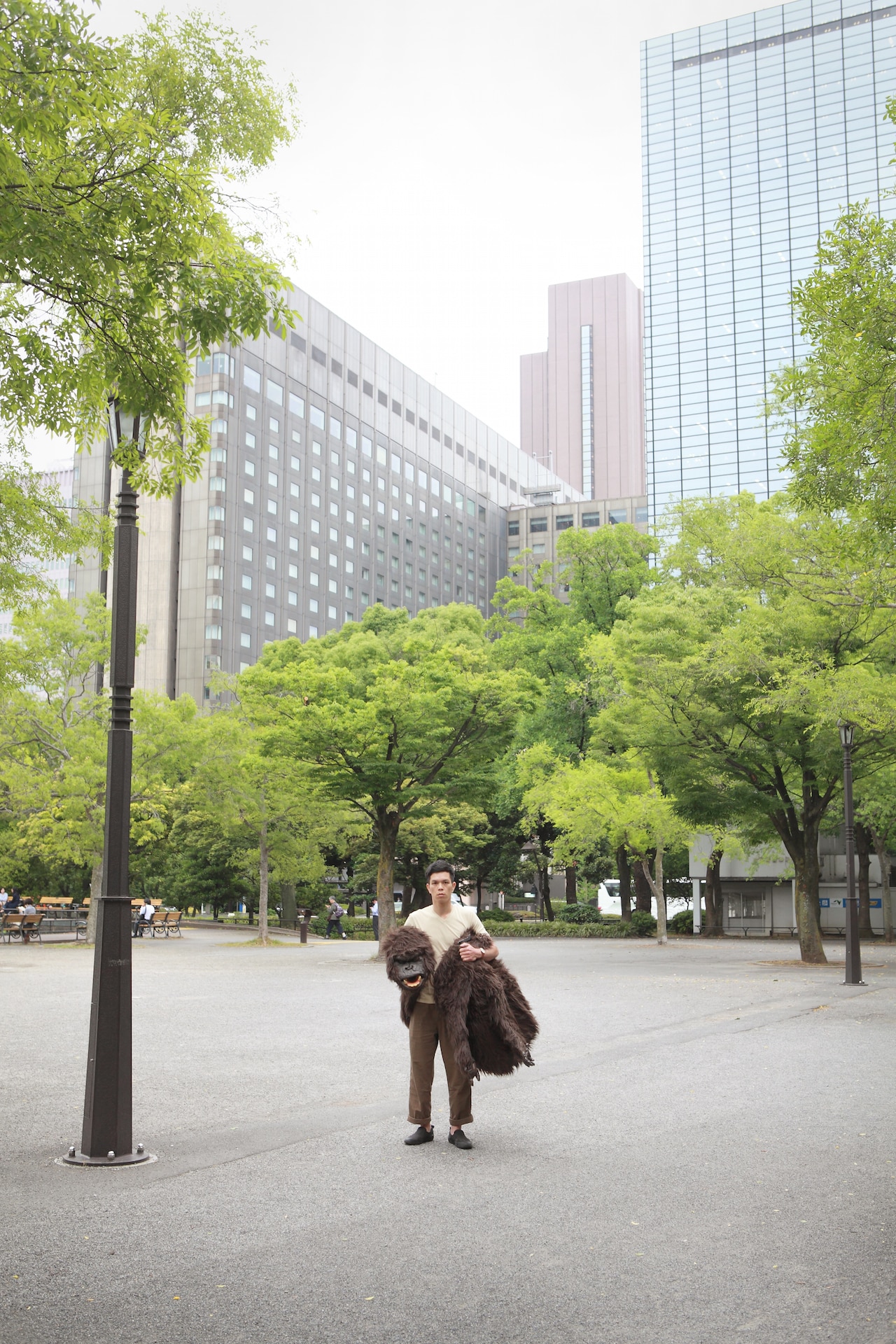 GORILLAが池袋西口公園で「人間とは何か」を問う