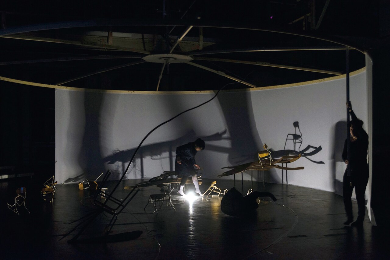光と影を用いた田中奈緒子「影の三部作」最終章が日本初演