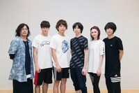 「舞台『青の祓魔師』島根イルミナティ篇」プレ稽古 囲み取材より、左から西田大輔、才川コージ、宮崎秋人、北村諒、大久保聡美、樋口裕太。