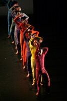 トリシャ・ブラウン・ダンスカンパニー「Groove and Countermove」より。(c)Naoya Ikegami, Saitama Arts Foundation