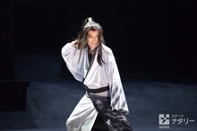 「劇団☆新感線『髑髏城の七人』 Season風」フォトコールより。松山ケンイチ演じる捨之介。