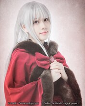 礒部花凜演じる櫛名アンナ。