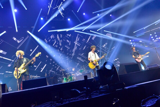 人気画像1位は「BUMP OF CHICKEN、全29公演のロングツアーが幕張メッセで開幕」より、「BUMP OF CHICKEN TOUR 2017-2018 PATHFINDER」初日公演の様子。（撮影：古溪一道）