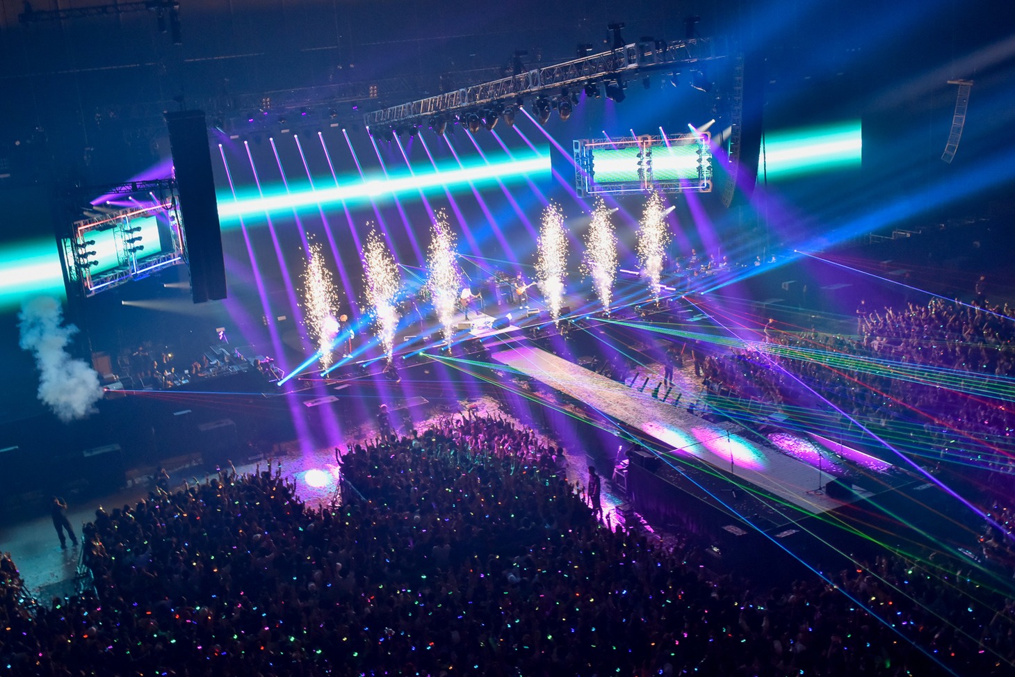 人気画像7位は「BUMP OF CHICKEN、全29公演のロングツアーが幕張メッセで開幕」より、「BUMP OF CHICKEN TOUR 2017-2018 PATHFINDER」初日公演の様子。（撮影：古溪一道）