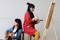 左から河村杏里、依田玲奈。