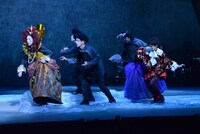 KAAT×パルコ プロデュース公演「オーランドー」フォトコールより。