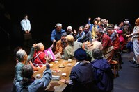 さいたまゴールド・シアター第7回公演「薄い桃色のかたまり」より。（撮影：宮川舞子）