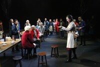 さいたまゴールド・シアター第7回公演「薄い桃色のかたまり」より。（撮影：宮川舞子）