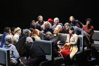 さいたまゴールド・シアター第7回公演「薄い桃色のかたまり」より。（撮影：宮川舞子）