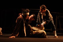 兵庫県立ピッコロ劇団「かさぶた式部考」2014年の初演より。