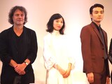 左からデヴィッド・ルヴォー、相楽樹、井上芳雄。