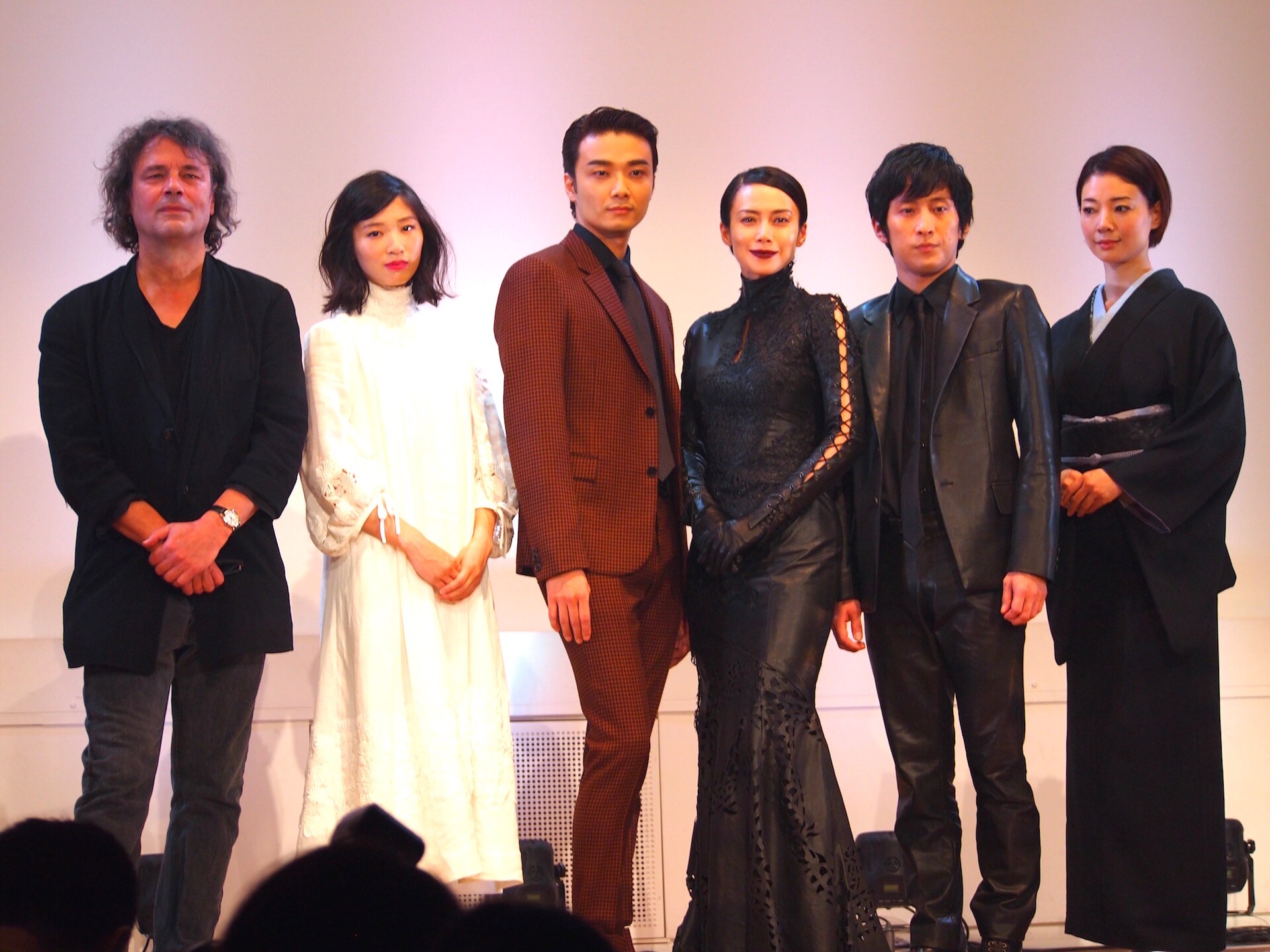 黒蜥蜴」演出のD.ルヴォー、中谷美紀は「魔法のような力を持っている人