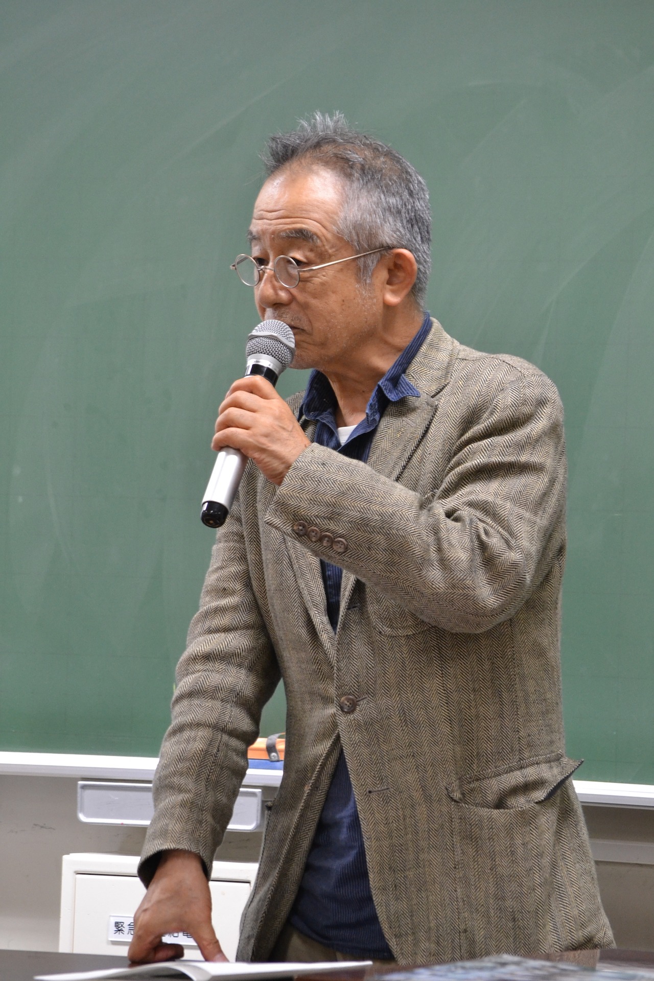 串田和美の特別講義の様子。