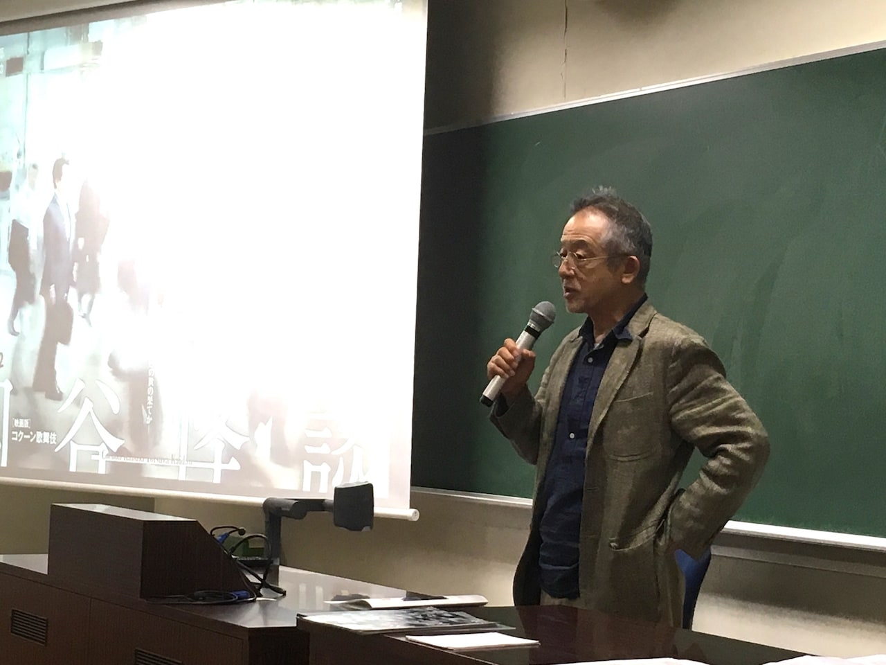 シネマ歌舞伎「四谷怪談」公開に向け、串田和美が青山学院大学で特別講義