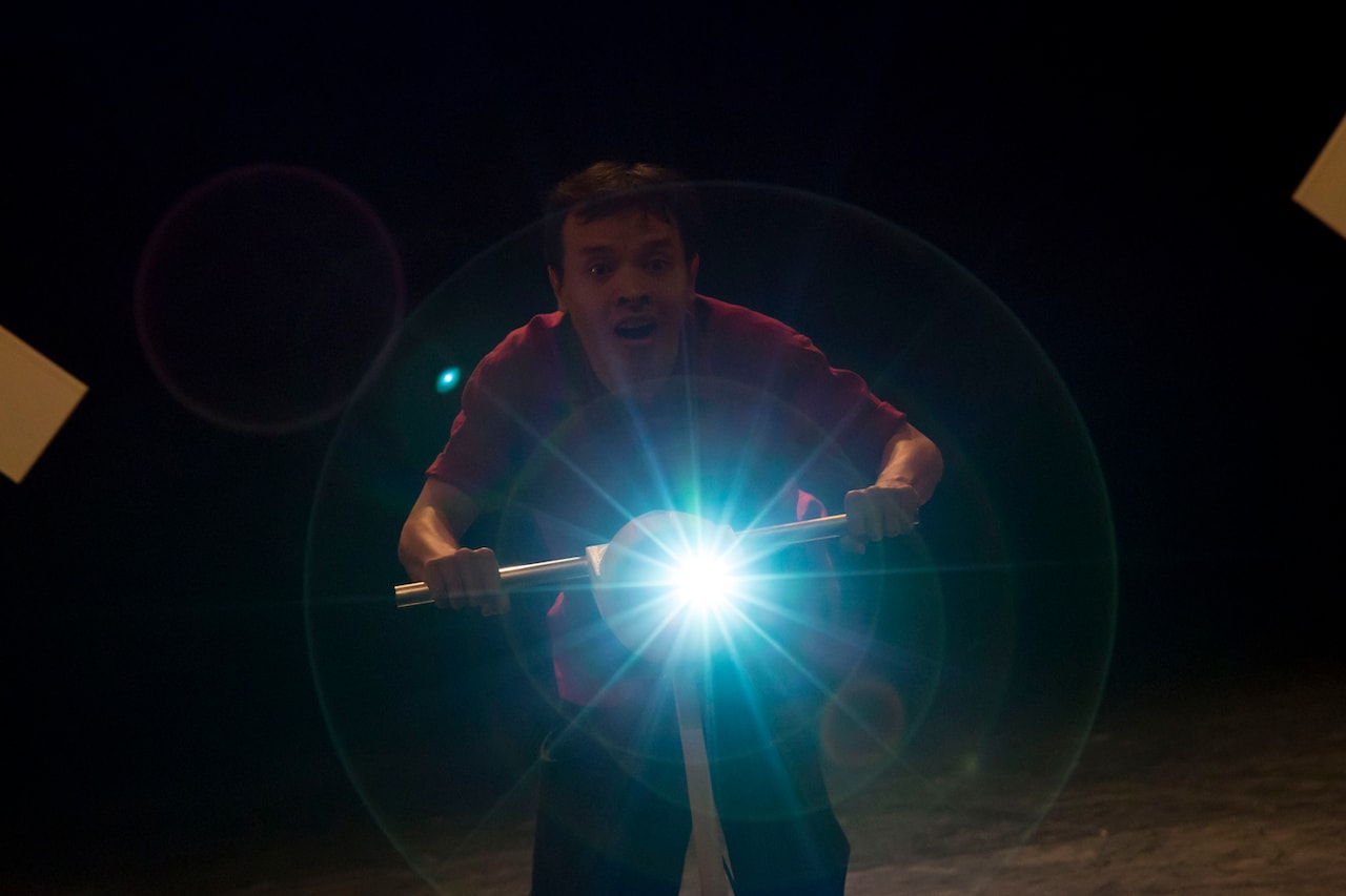 デラシネラ・小野寺修二がベトナム人ダンサーと贈る“讃歌”「信号がない！」開幕