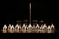 大駱駝艦・天賦典式 創立45周年公演「擬人」より。（撮影：川島浩之）