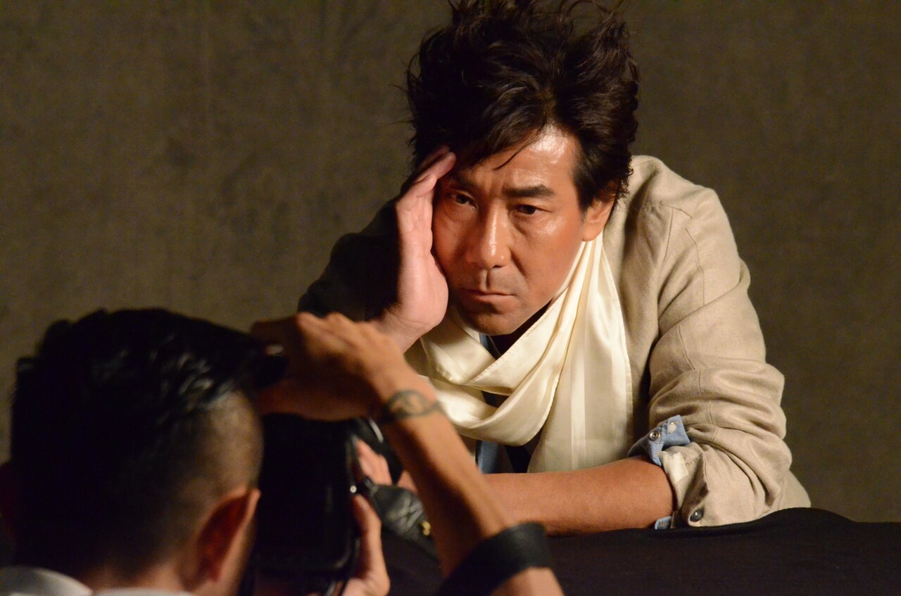 地球ゴージャス新作、岸谷五朗と柚希礼音がビジュアル撮影で「一歩近付いた」