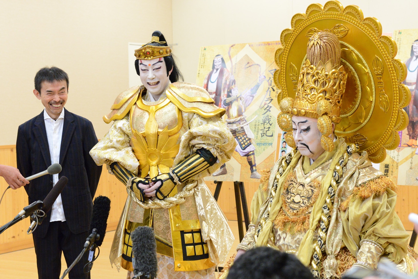 左から宮城聰、尾上菊之助、尾上菊五郎。