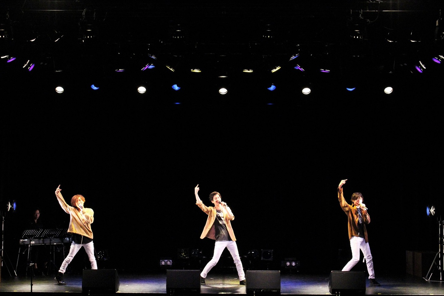「3LDK presents MUSICAL SHOWCASE」より。左から平間壮一、水田航生、植原卓也。
