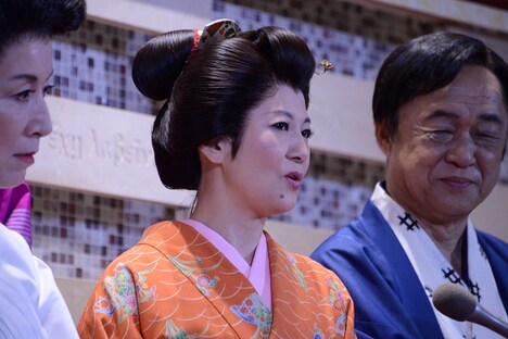 「土佐堀川 近代ニッポン―女性を花咲かせた女 広岡浅子の生涯」囲み取材より。（中央）小藤役の南野陽子。