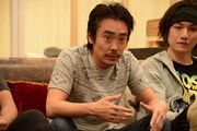 「オーファンズ」囲み取材より。(中央)ハロルド役の加藤虎ノ介。