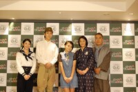 9月1日に行われた、劇団往来 音楽劇「チンチン電車と女学生」会見より。左から塩月綾香、上田堪大、misono、河合美智子、要冷蔵。