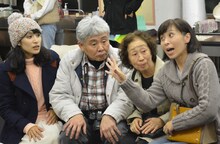 「スプリング、ハズ、カム THE STAGE」公開稽古より、左から河野ひかり、柳家喬太郎、矢野陽子、長峰みのり。