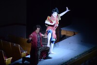 「スーパー歌舞伎II（セカンド）『ワンピース』」公開舞台稽古より。左から平岳大演じるエース、市川猿之助演じるルフィ。