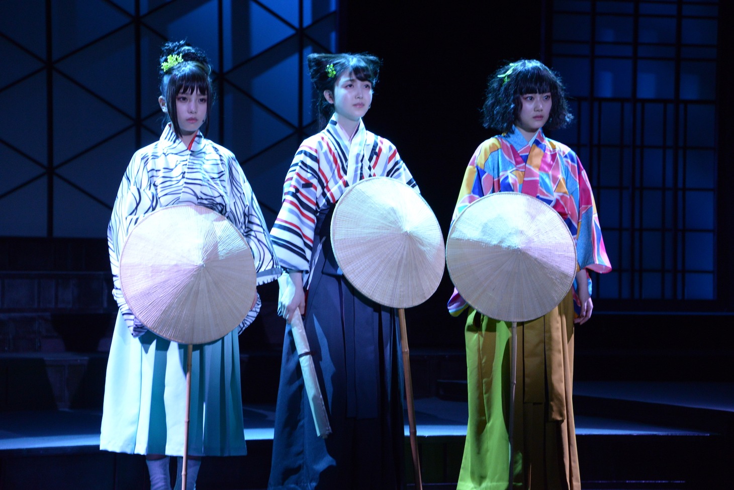 左から久遠役の与田祐希、汐寝役の久保史緒里、沙霧役の山下美月。