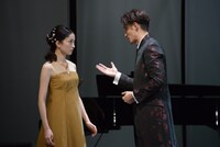 「危険な関係」ゲネプロより、左から野々すみ花演じるトゥルヴェル法院長夫人、玉木宏演じるヴァルモン子爵。