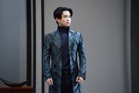 「危険な関係」ゲネプロより、千葉雄大演じるダンスニー騎士。